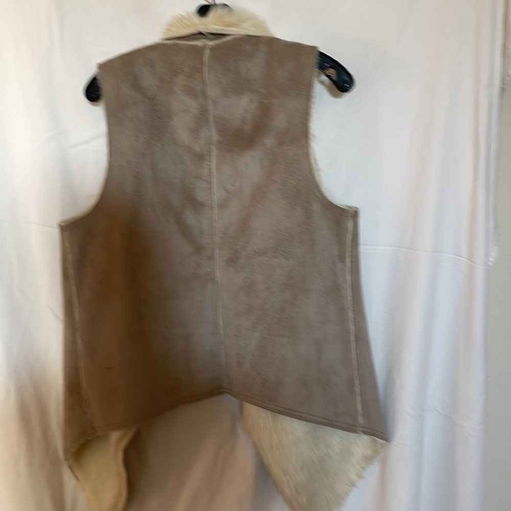 Vest - Picture 2 of 6